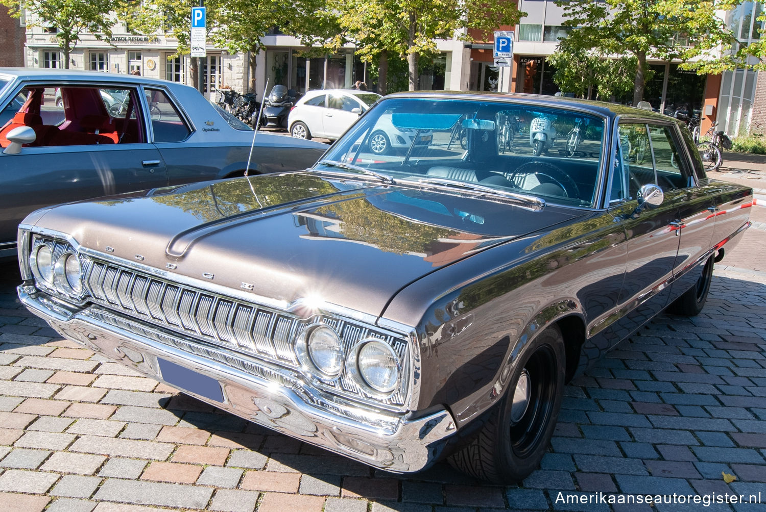 Dodge Custom 880 uit 1965